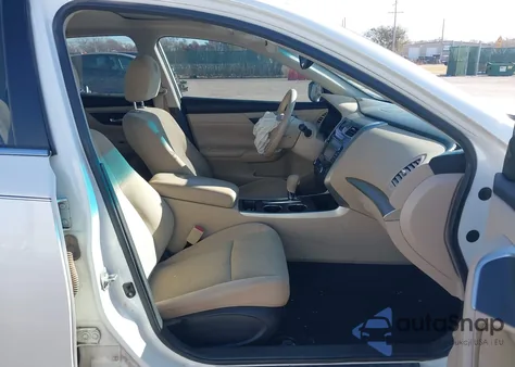 2015 Nissan Altima 2.5 Sv z USA, uszkodzony, nr VIN 1N4AL3AP1FC470818